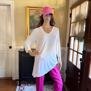 SOMA Asymmetrical Hem 3/4 Sleeve Tunic Tee in White Size Medium